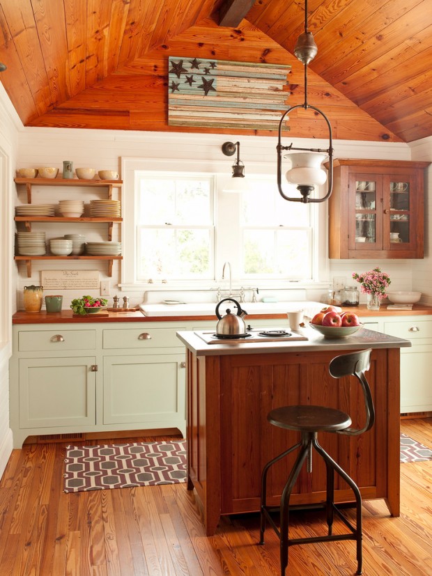 Sur la photo: un intérieur en bois simple mais élégant n'est pas une cuisine malade