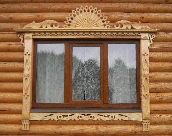 Gehäuse für Windows in einem Holzhaus