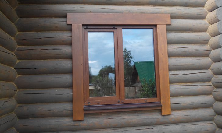 Gehäuse für Windows in einem Holzhaus