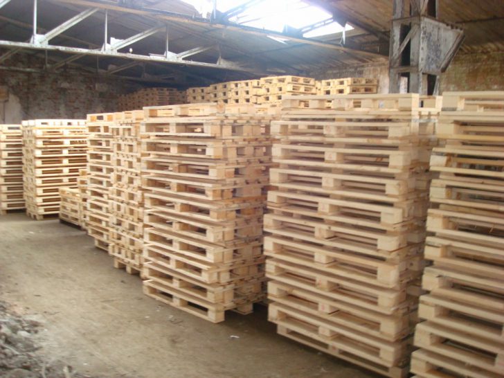 उपनगरीय क्षेत्र में pallets